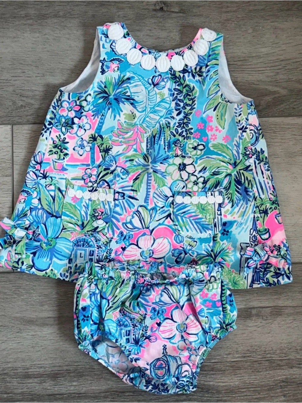 Lilly loves Disney 
Baby shift Cinderella 18/24 months